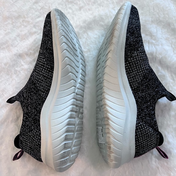 Skechers Black and Pink Air-Cooled Slip-Ons - Picture 2 of 4